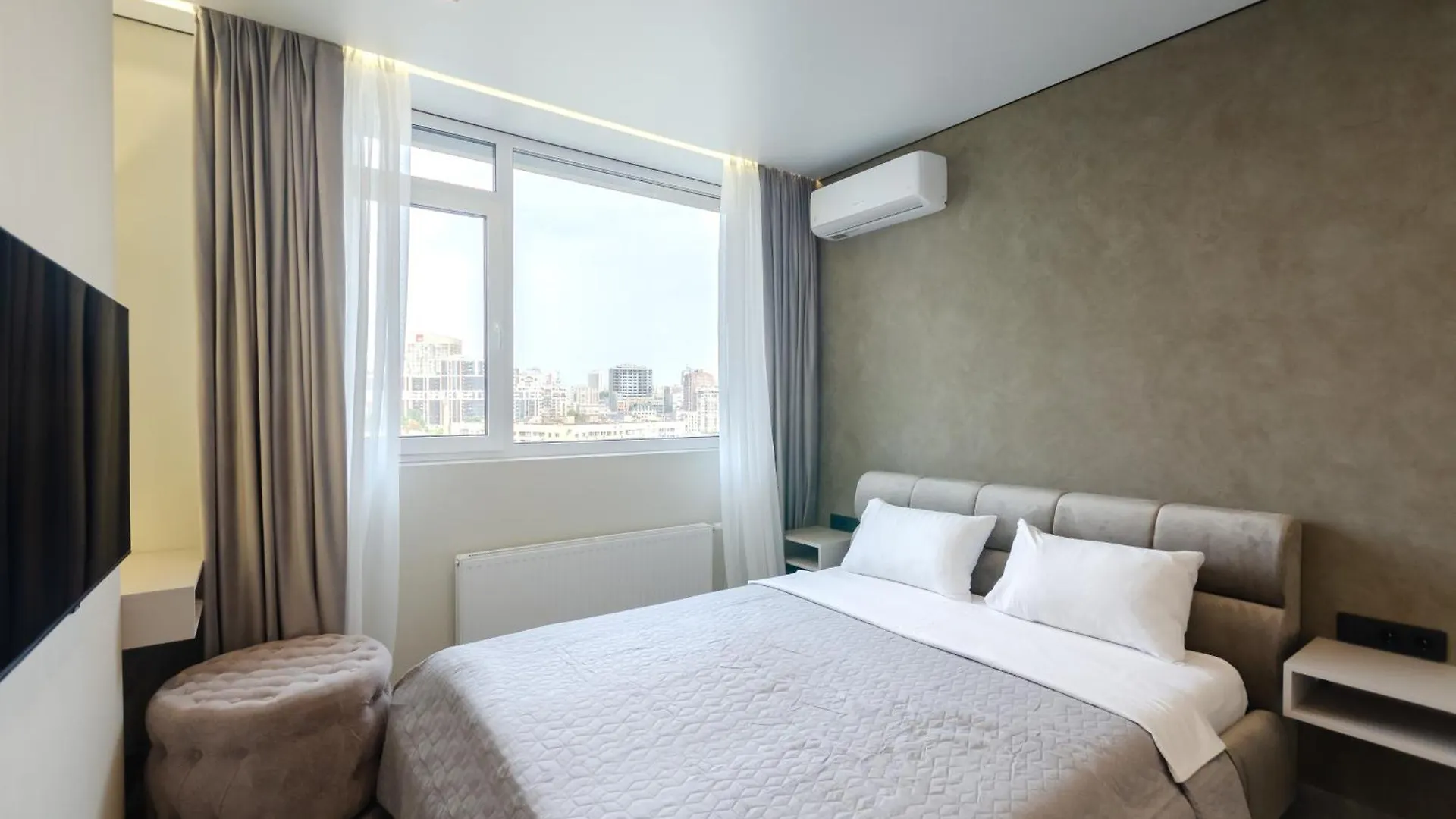 Petrovdom Apartments 11-92 In Rc Manhattan City,Beresteiskyi 11 Kiev