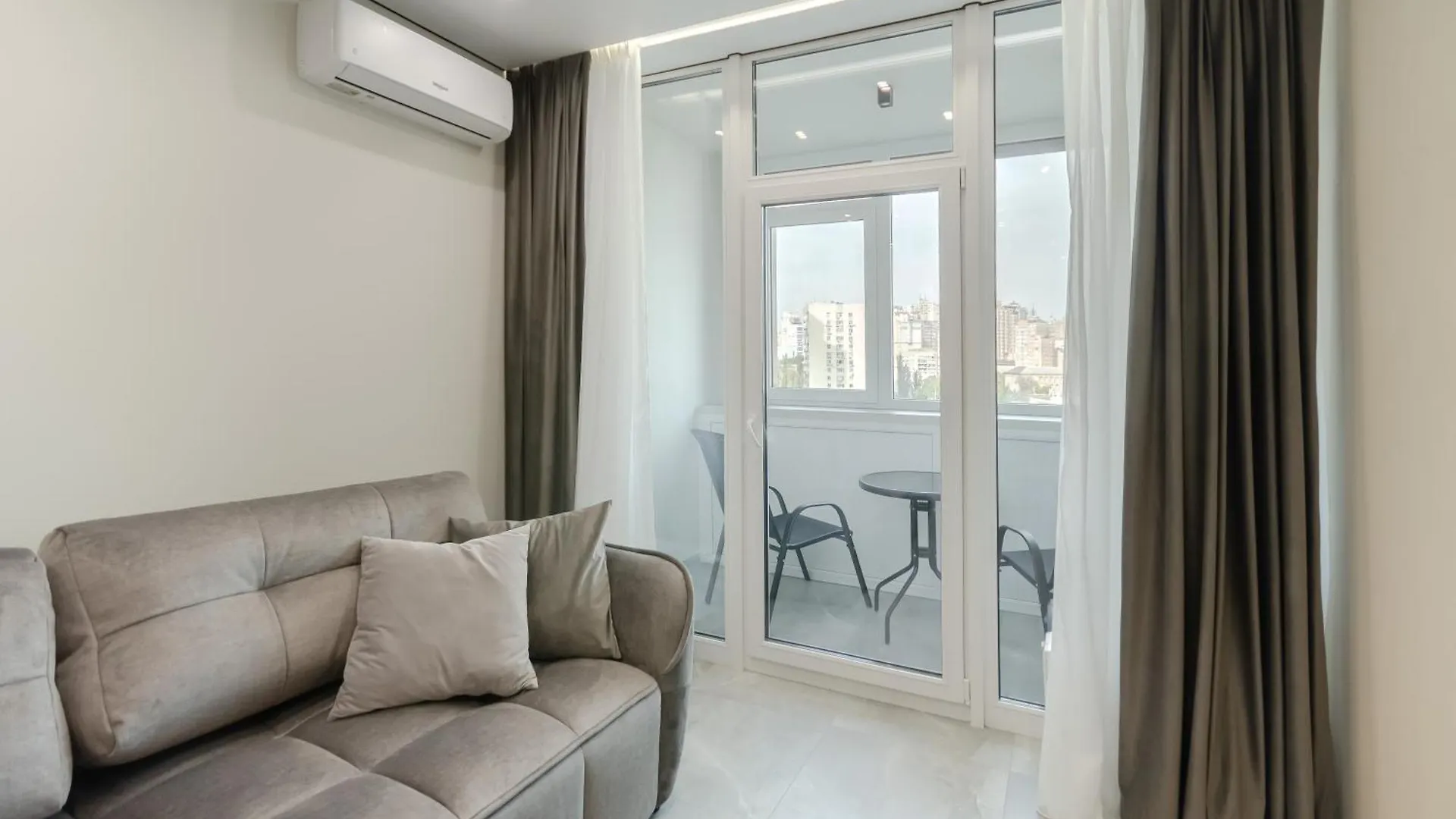 Petrovdom Apartments 11-92 In Rc Manhattan City,Beresteiskyi 11 Kiev