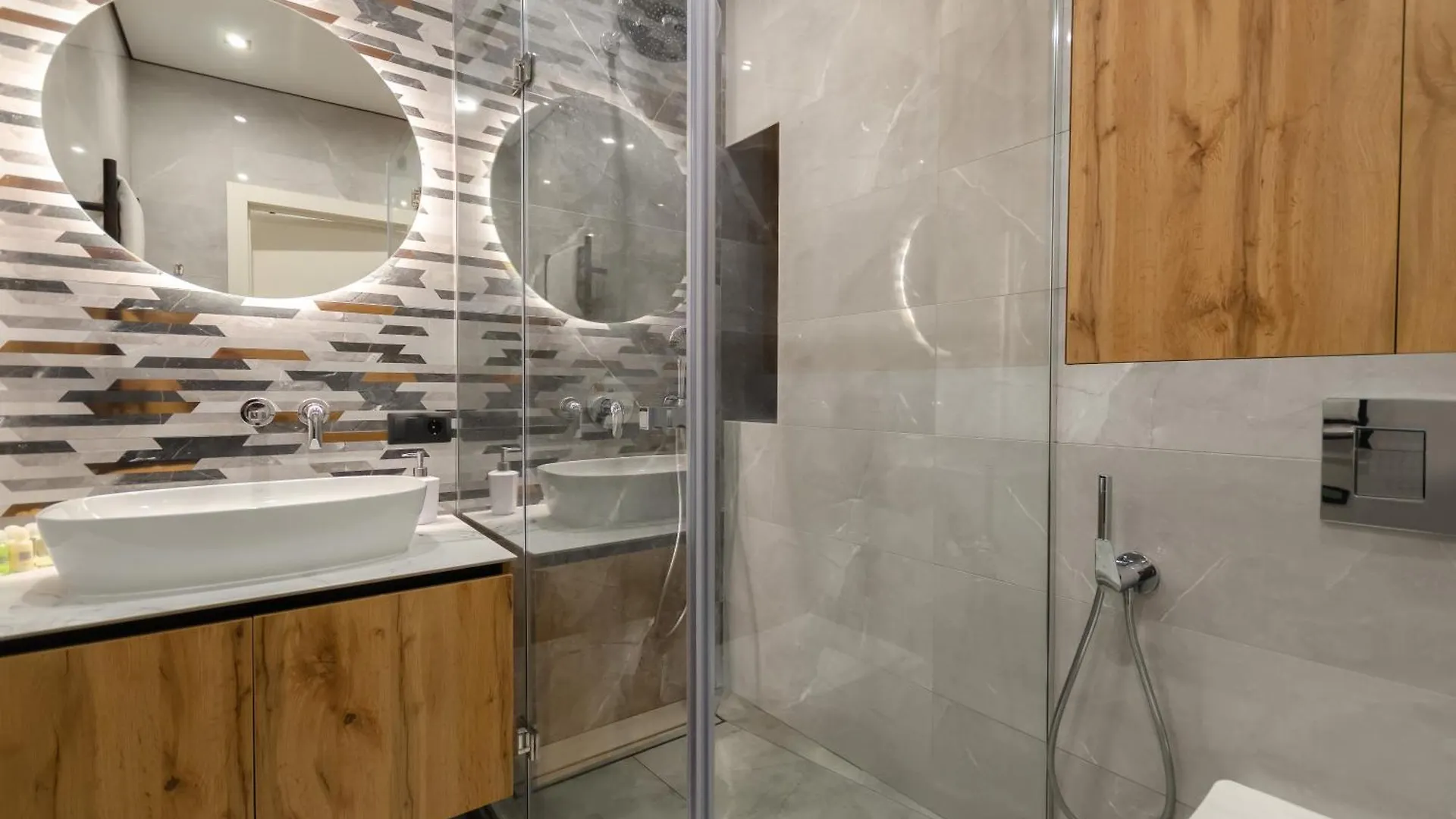 Petrovdom Apartments 11-92 In Rc Manhattan City,Beresteiskyi 11 Kiev